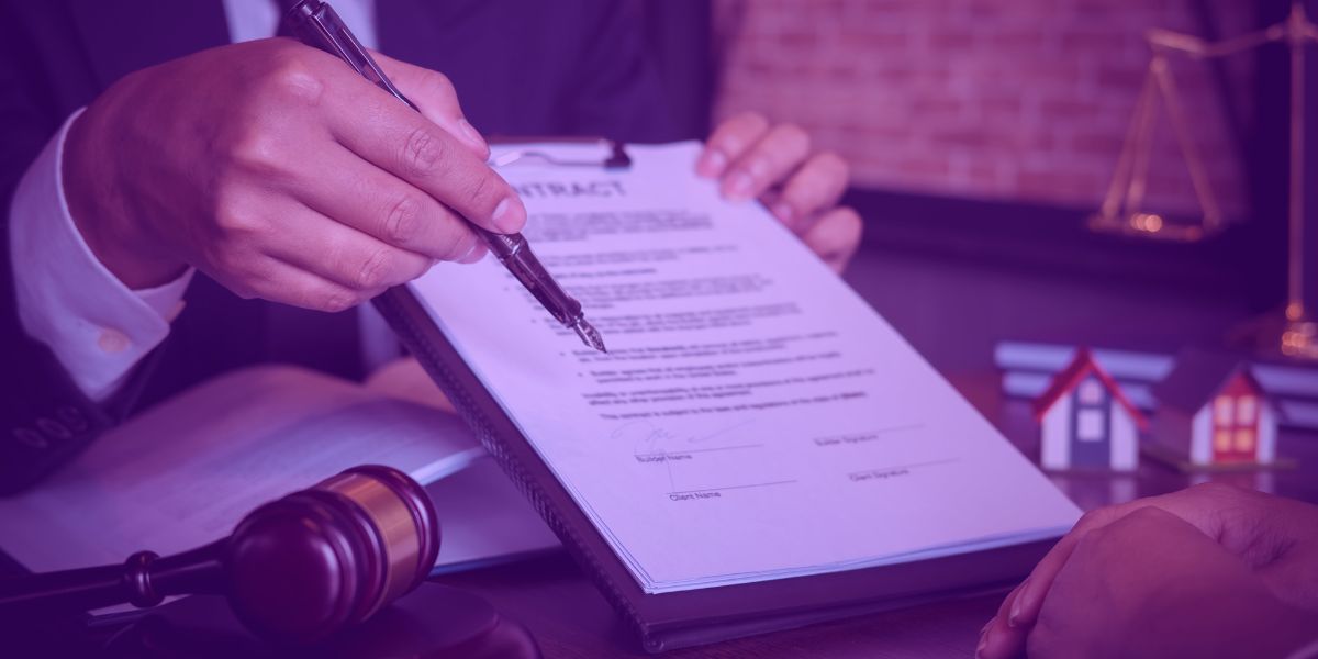 Advogado usando IA jurídica na rotina