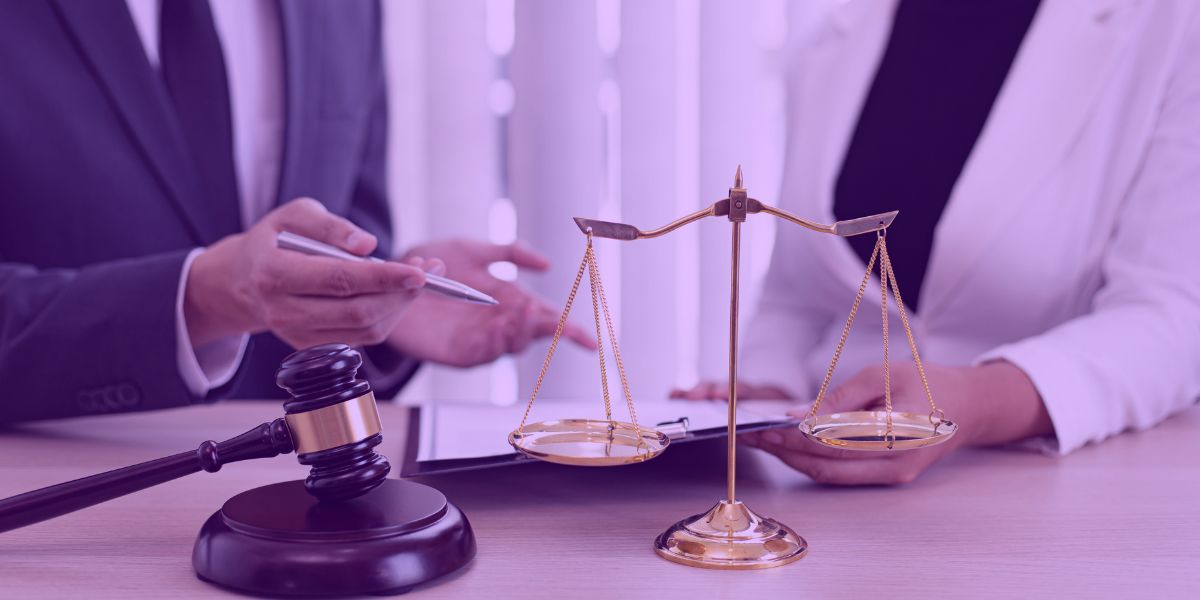 Advogados revisando Contestação feita pela IA Advogados revisando Contestação feita pela IA
