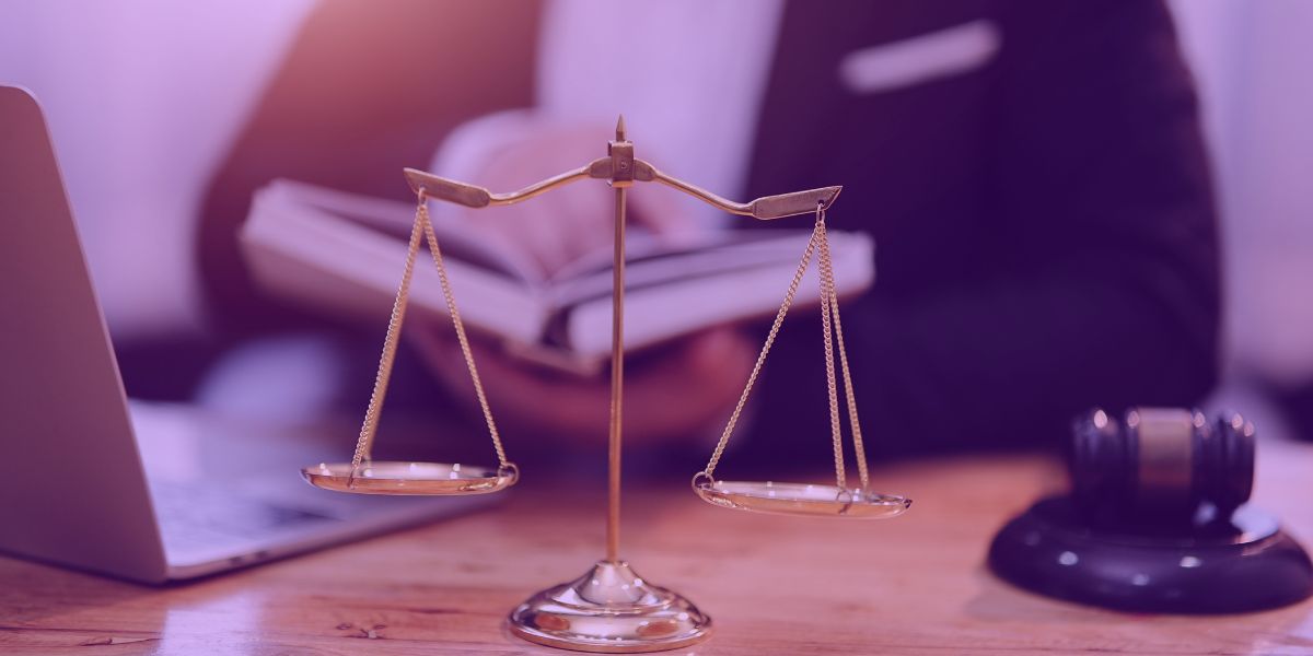 Advogado revisando Apelação em Cerceamento de Defesa feita pela IA