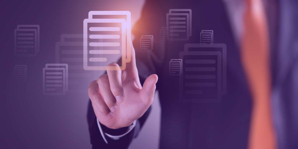 Advogado que organiza seus documentos de maneira eficiente Advogado que organiza seus documentos de maneira eficiente