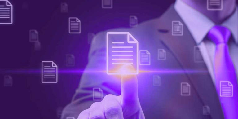Advogado organizando seus documentos