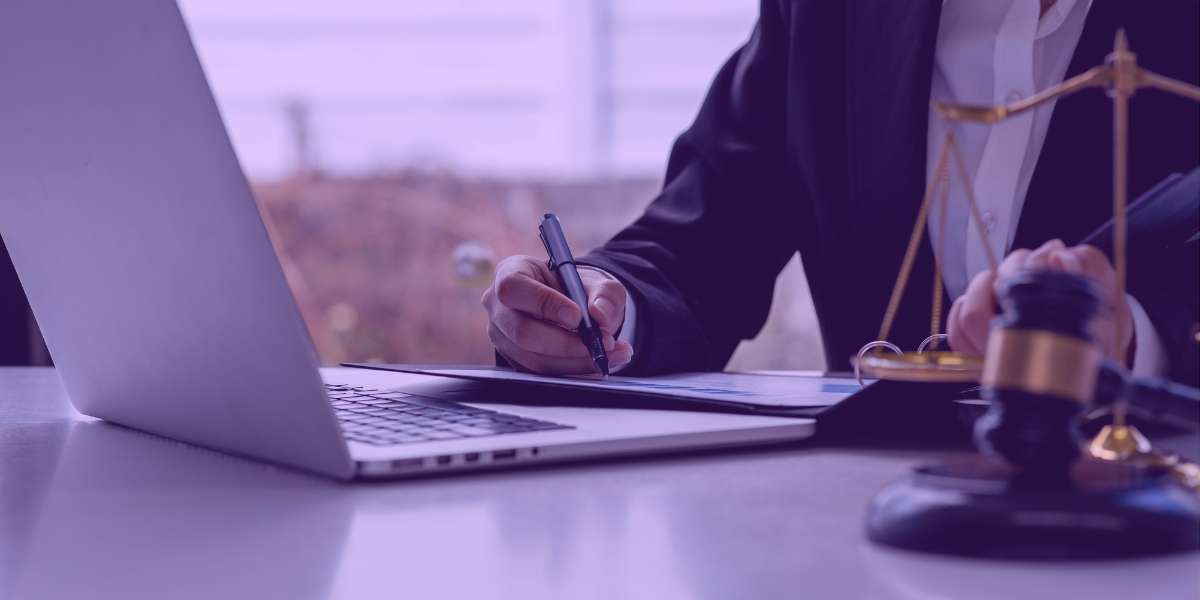 Advogado escrevendo um Habeas Corpus com a IA Advogado escrevendo um Habeas Corpus com a IA