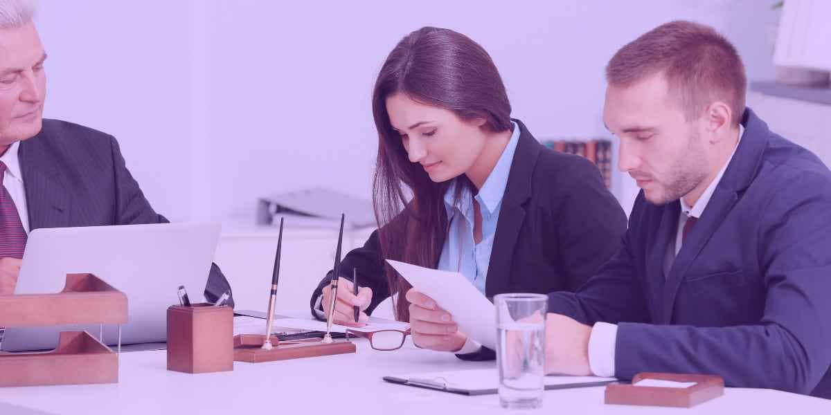 contrarrazões de apelação 1 advogados lendo guia de contrarrazões de apelação