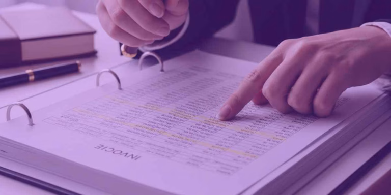 Advogado lendo sobre o que é due diligence