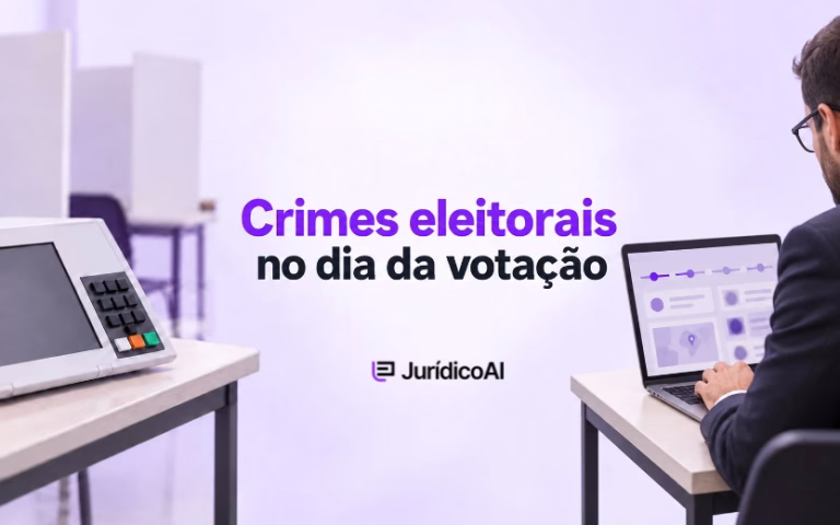 Advogado usando notebook ao lado de uma urna eletrônica para analisar crimes eleitorais no dia da votação.